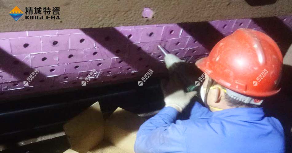 Z6尊龙凯时牌新型耐磨陶瓷布料机圆辊使用效果