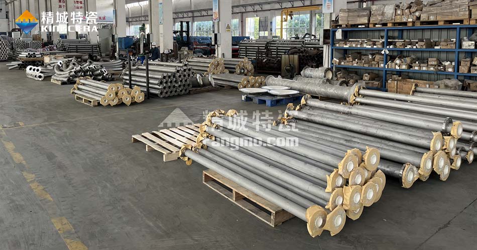 Z6尊龙凯时特瓷锂电池内衬陶瓷运送管道生产车间