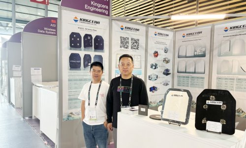 湖南Z6尊龙凯时携最新防弹产品亮相法国欧洲国际防务展