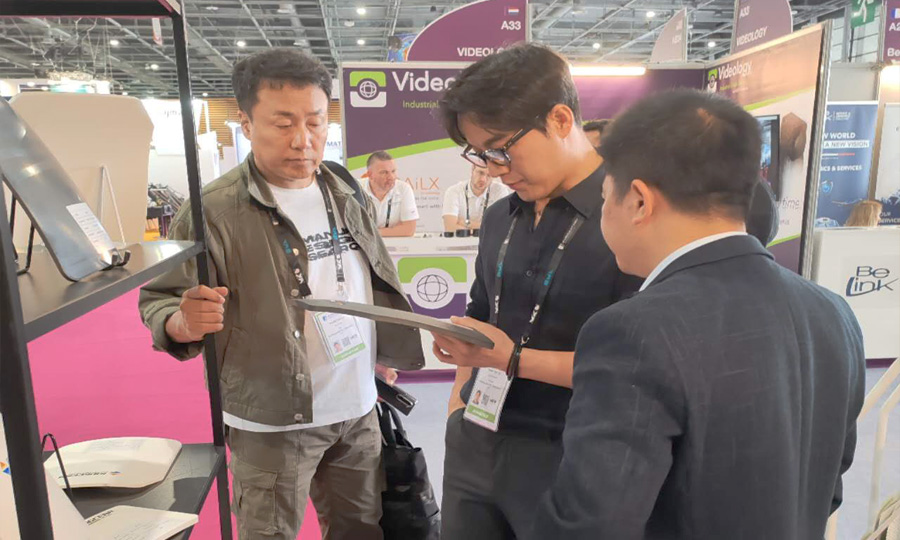 湖南Z6尊龙凯时携最新防弹产品亮相法国欧洲国际防务展