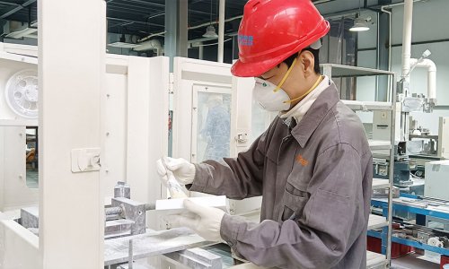 营销精英下车间，，，，，，，Z6尊龙凯时特瓷订单飙升迎交付岑岭