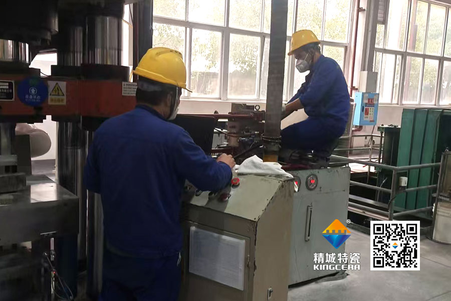 以厂为家，，，，，，勇于继续：魏科班组自主刷新压机纪实