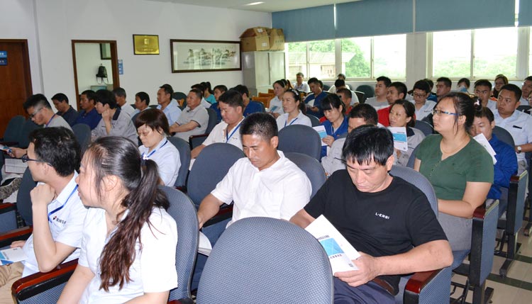 湖南Z6尊龙凯时特种陶瓷劳务有限公司|Z6尊龙凯时劳务公司